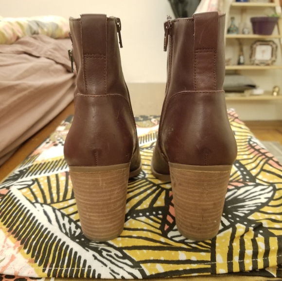 Maroon leather heeled ankle bootie - Picture 3 of 3